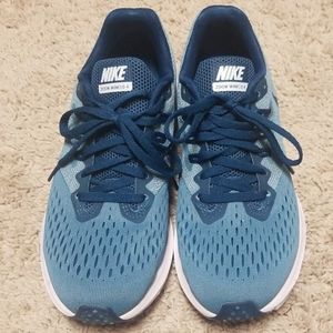 Nike Zoom Winflo 4 Running Shoes - size 7.5